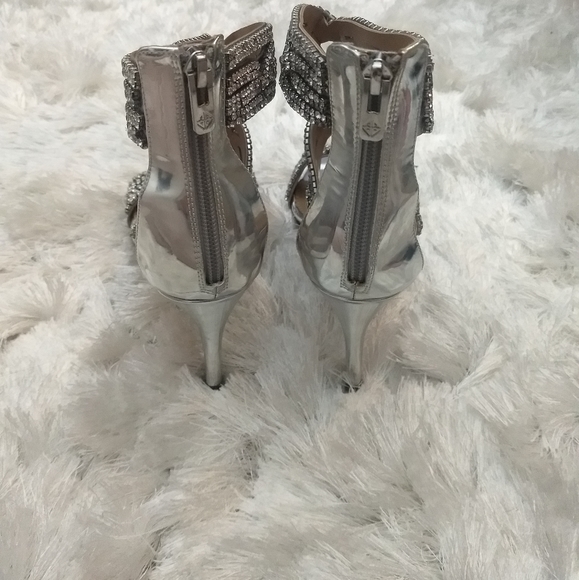 Antonio Melani Paolma silver heel w/ rhinestones - Picture 4 of 9